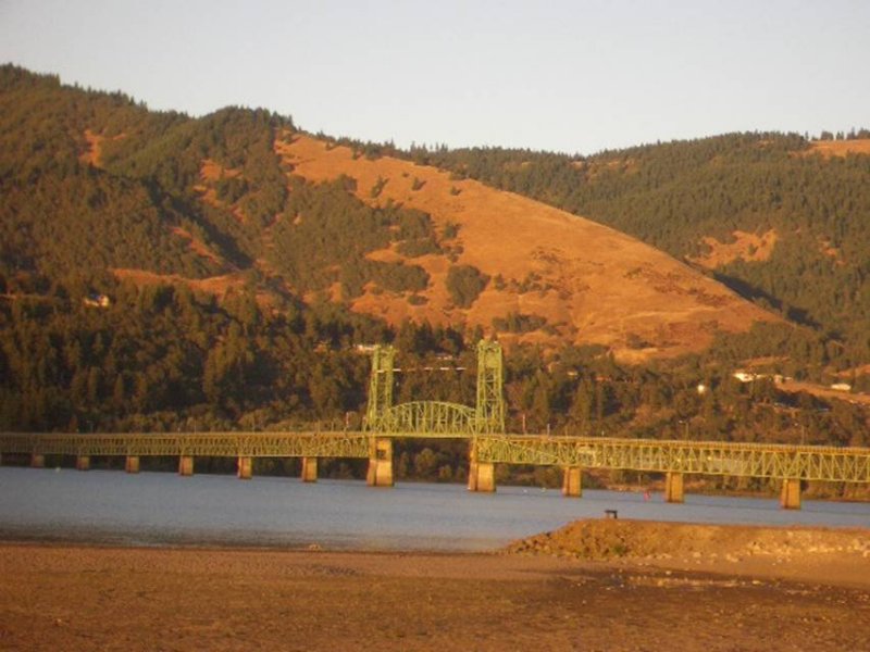 Bridge to Washington side